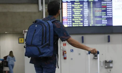 Rio de Janeiro (RJ), 02/10/2023 - Movimento de passageiros no Aeroporto Internacional Tom Jobim, no Galeão, após migração de voos operados no Aeroporto Santos Dumont. Foto: Fernando Frazão/Agência Brasil