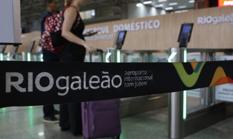 Rio de Janeiro (RJ), 02/10/2023 - Movimento de passageiros no Aeroporto Internacional Tom Jobim, no Galeão, após migração de voos operados no Aeroporto Santos Dumont. Foto: Fernando Frazão/Agência Brasil