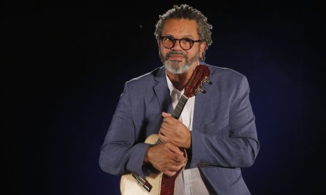 Rio de Janeiro (RJ) 23/11/2023 – Retrato do músico e compositor Marquinhos de Oswaldo Cruz, organizador do Trem do Samba, durante gravação para TV Brasil. Foto: Fernando Frazão/Agência Brasil