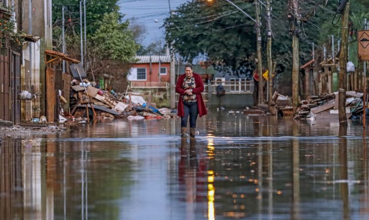 Porto Alegre (RS), 19/06/2024 - Rua alagada na Vila da Paz após chuvas e novos alagamentos. Foto: Bruno Peres/Agência Brasil