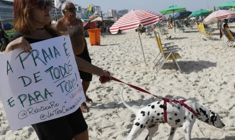 Rio de Janeiro (RJ) 09/06/2024 – Manifestação isola trecho na areia de Ipanema contra a tramitação da PEC das Praias 03/2022 no Senado Federal. Foto: Fernando Frazão/Agência Brasil