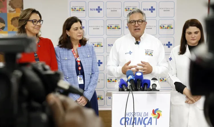 Brasília (DF), 15/05/2025 - O ministro da Saúde, Alexandre Padilha, fala sobre os primeiros atendimentos com o remédio Zolgensma no Sistema Único de Saúde (SUS). O medicamento, um dos mais caros do mundo, é usado para tratar a Atrofia Muscular Espinhal (AME) tipo 1, e foi incorporado ao SUS recentemente. Foto: Bruno Peres/Agência Brasil