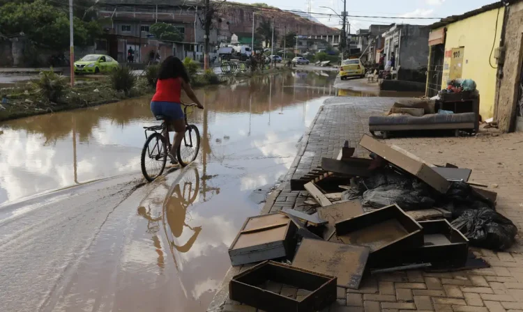 Belford Roxo (RJ) 16/01/2024 – Estragos e prejuízos aos moradores causados pelas chuvas em Belford Roxo, na Baixada Fluminense, que teve diversos pontos de alagamentos com a enchente do rio Botas. Foto: Fernando Frazão/Agência Brasil