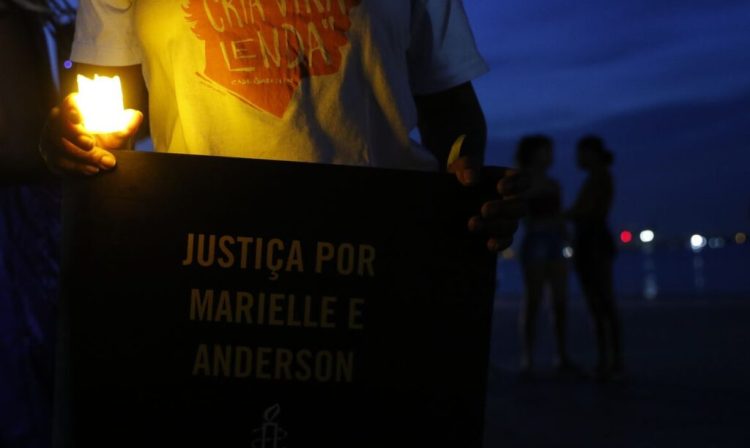 Rio de Janeiro (RJ), 02/09/2023 - Ato simbólico da Anistia Internacional marca 2 mil dias do assassinato de Marielle Franco e Anderson Gomes, na Praça Mauá. Foto: Fernando Frazão/Agência Brasil