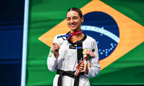 milena_titoneli_prata_mundial_2025__0 Wuxi, 28/10/2025 - Atleta Milena Titoneli,  conquista medalha de prata no Munidal de taekwondo 2025. Foto: cbtkd.oficial/Instagram