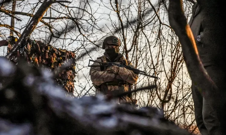 Militar ucraniano na fronteira com a Rússia na região de Sumy 
 20/1/2024    REUTERS/Gleb Garanich