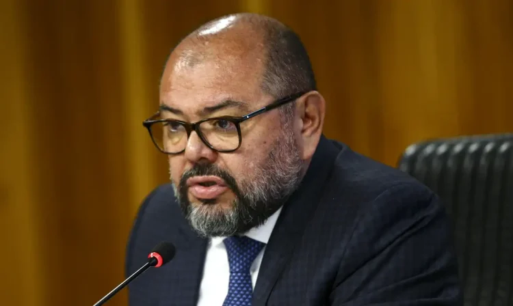 O ministro do Trabalho e Previdência, José Carlos Oliveira, durante divulgação dos dados de setembro do Novo Cadastro Geral de Empregados e Desempregados (Novo Caged).
