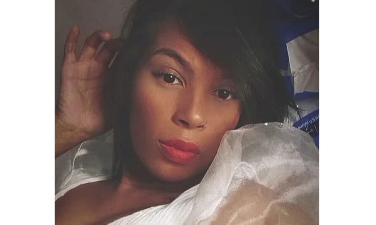 Edneia Fernandes Silva, de 31 anos, morreu após ser atingida por um bala perdida na cabeça em Santos, no litoral de São Paulo. De acordo com a a Secretaria de Segurança Pública do Estado (SSP-SP) ela teria sido atingida durante um confronto entre PMs e suspeitos, mas a família nega a versão do estado. Foto: Arquivo Pessoal