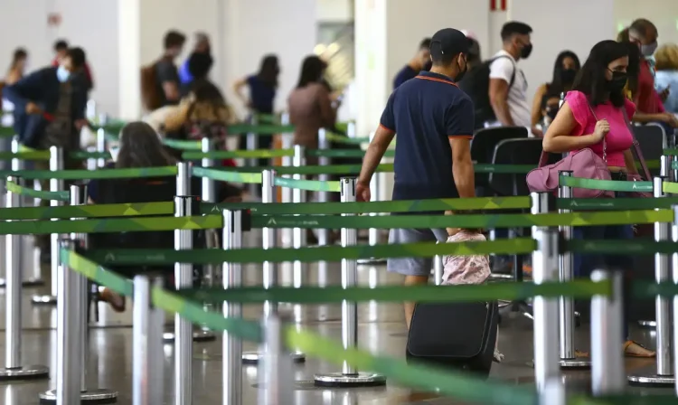 Movimentação de passageiros no Aeroporto Internacional de Brasília.