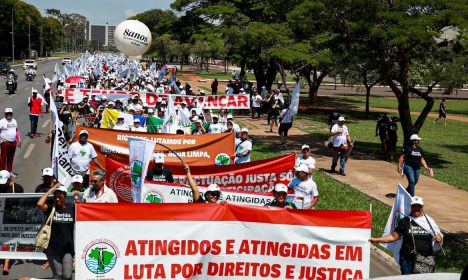 Brasília (DF) 05/11/2023 – Movimento dos Atingidos por Barragens – MAB realizou um ato político inter-religioso intitulado “Revida Mariana – Justiça para limpar essa lama”, como parte da Jornada Nacional de Lutas dos Atingidos.
O ato também marca os oito anos do crime das mineradoras Samarco/Vale/BHP Billiton em Mariana (MG)
Foto: Marcelo Aguilar/MAB/Divulgação