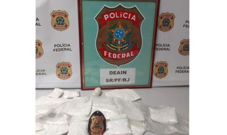 Mulher presa com cocaína no Galeão. Foto: PF RJ/Divulgação