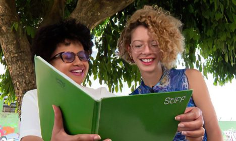 Mulheres inspiradoras, Gina Vieira Ponte e sua aluna Joyce Barbosa Pereira, optaram por ser professoras - Foto: Divulgação/TV Brasil