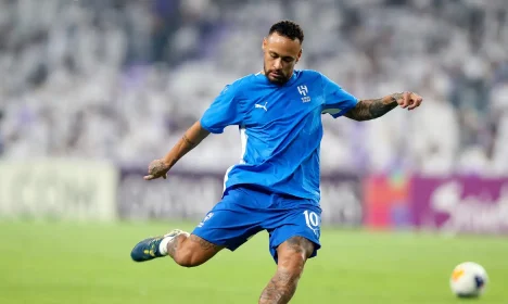 Soccer Football - Asian Champions League - Group B - Al Ain v Al Hilal - Hazza bin Zayed Stadium, Al Ain, United Arab Emirates - October 21, 2024 Al Hilal's Neymar during the warm up before the match REUTERS/Walid Zain