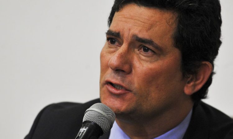 O ministro da Justiça e Segurança Pública, Sergio Moro, fala à  imprensa