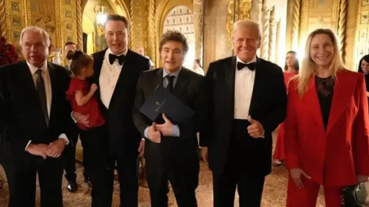 Presidente da Argentina, Javier Milei, com Elon Musk e o presidente eleito dos EUA, Donald Trump / Foto: Divulgação/Presidência da Argentina