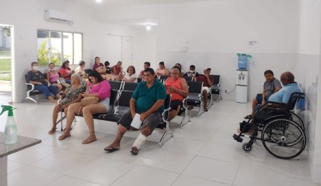 Pacientes aguardando para realização de ecocardiograma