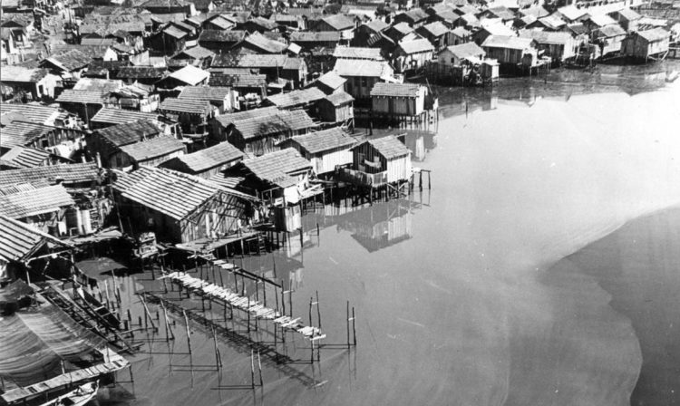 Museu da Maré, no Rio, terá acervo na internet com mais de mil itens. Palafitas da Maré. Foto: Arquivo Nacional/Museu da Maré