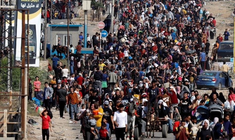 Os palestinos fogem do norte de Gaza em direção ao sul, em meio ao conflito em curso entre Israel e o grupo islâmico palestino Hamas
09/11/2023
REUTERS/Mohammed Salem