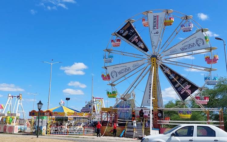 Parques de diversão montados na Ilha de Sant'Ana - (Foto: Sidney Silva)