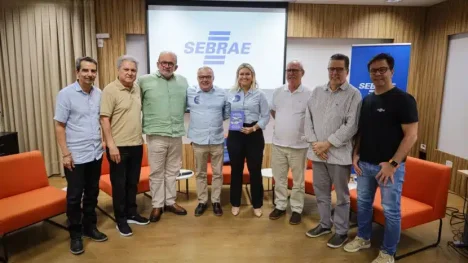 Candidatos Paulinho Freire (prefeito) e Joanna Guerra (vice) em encontro com dirigentes do Sebrae para discutir economia / Foto: Sebrae - Divulgação