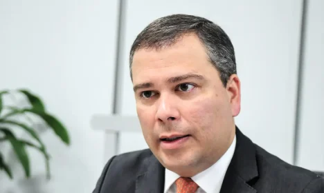 Brasília (DF), 16/04/2026 -  Em entrevista à Agência Brasília, Paulo Henrique Costa, presidente da estatal conta como a instituição se moderniza para ampliar sua atuação no Entorno e no resto do país. 
Fotos: Lúcio Bernardo Jr/Agência Brasília