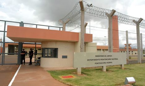 Brasília (DF) 17/03/2024 - O miliciano Luiz Antônio da Silva Braga, o Zinho, foi transferido da Penitenciária Laércio da Costa Pelegrino (Bangu 1), no Complexo de Gericinó, na zona oeste do Rio, para a Penitenciária Federal de Campo Grande, em Mato Grosso do Sul.
Foto: CNJ/Divulgação