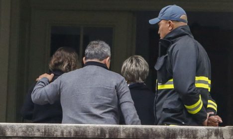 São Paulo (SP) 10/08/2024 – Familiares das vítimas do acidente aéreo que envolveu avião da Voepass que ocorreu em Vinhedo, chegando ao Instituto médico legal (IML).
Foto: Paulo Pinto/Agência Brasil