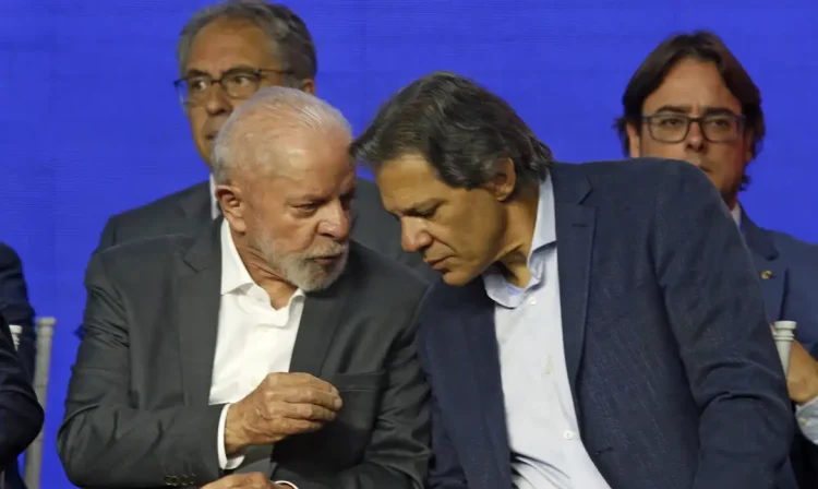 São Paulo (SP), 18/10/2024 - Presidente da República, Luiz Inácio Lula da Silva e o minisro da Fazendo Fernando Haddad durante lançamento do programa Acredita - sobre concessão de crédito, renegociação de dívidas, programas setoriais e consultorias. Foto: Paulo Pinto/Agência Brasil