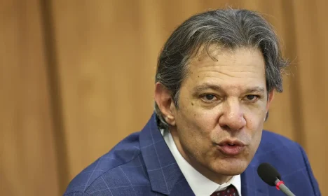 Brasília (DF), 22/04/2024 - O ministro da Fazenda, Fernando Haddad, durante entrevista coletiva após o lançamento do Programa Acredita, em cerimônia no Palácio do Planalto. Foto: Marcelo Camargo/Agência Brasil