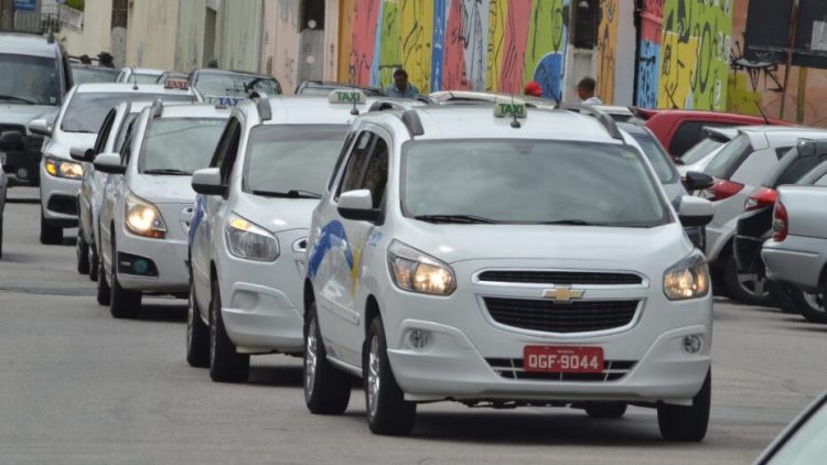 Sttu aprova cobrança da bandeira 2 para os táxis de natal taxistas