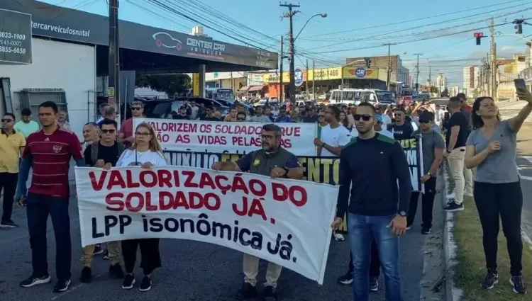 PMs e Bombeiros realizam protesto. Foto:Reprodução