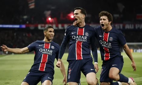 Jogadores do PSG comemoram gol na vitória contra o Arsenal
07/05/2025
REUTERS/Benoit Tessier