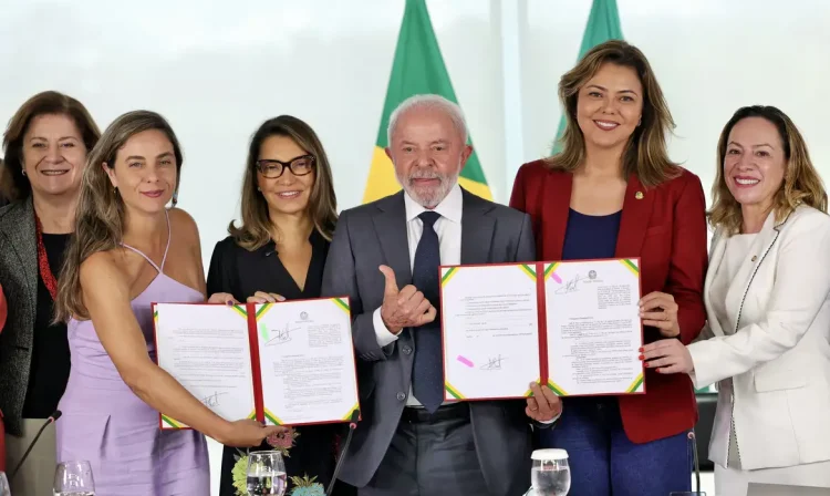 Brasília (DF), 09/04/2026 - O presidente da República, Luiz Inácio Lula da Silva, sanciona projetos de lei que fortalecem combate à violência contra a mulher. Foto: Fabio Rodrigues-Pozzebom/Agência Brasil
