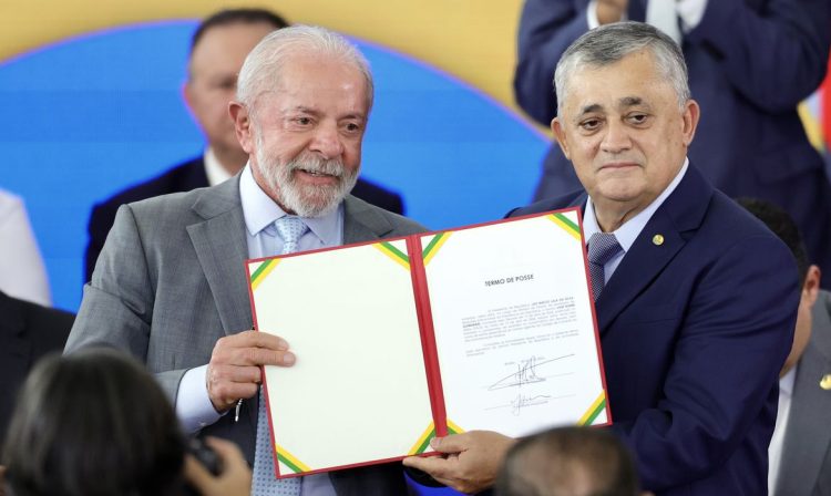 Brasília, (DF), 14/04/2026 - O presidente da República, Luiz Inácio Lula da Silva, durante cerimônia de posse do novo ministro da Secretaria de Relações Institucionais, José Guimarães. Foto: Fabio Rodrigues-Pozzebom/Agência Brasil