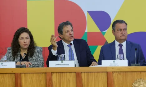 Brasília (DF) 28/11/2024 Os ministros, Esther Dweck (Gestão), Fernando Haddad (Fazenda), Rui Costa (Casa Civil), durante coletiva para explicar o pacote de corte gastos do governo Foto: Fabio Rodrigues-Pozzebom/ Agência Brasil