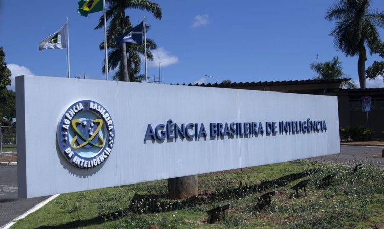 Brasília 02/03/2023 - Fachada do prédio da Agência Brasileira de Inteligência (Abin).
O presidente Luiz Inácio Lula da Silva transferiu a Agência Brasileira de Inteligência (Abin) do Gabinete de Segurança Institucional (GSI) para a Casa Civil, pasta chefiada pelo ministro Rui Costa. O decreto com a mudança foi publicado no Diário Oficial da União desta quinta-feira (2).
Foto: Antonio Cruz/Agência Brasil