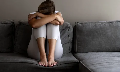 Violência contra a mulher, criança e adolescente. Violência doméstica. Foto: Freepick