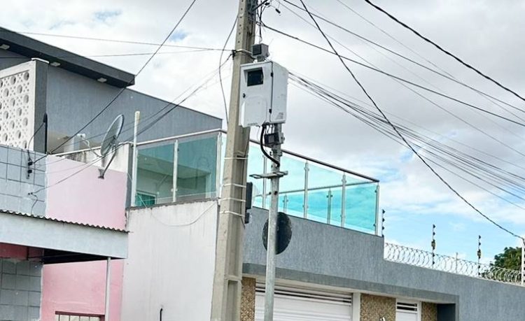 Radar de monitoramento de trânsito