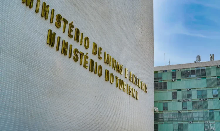 Brasília (DF), 11/10/2023, Prédio do Ministério de Minas e Energia e Ministério do Turismo, na Esplanada dos Ministérios em Brasília.  Foto: Rafa Neddermeyer/Agência Brasil