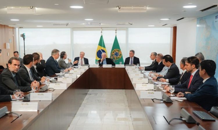 Brasília (DF), 14/03/2024, - O presidente Lula, durante reunião com vários executivos do setor automotivo e de biocombustíveis, no Palácio do Planalto. Foto: Rafa Neddermeyer/Agência Brasil