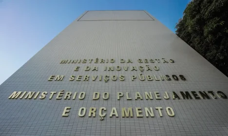 Brasília (DF), 15/04/2024, Fachada do prédio do Ministério do Planejamento e Orçamento (MPO), na Esplanada dos Ministérios.  Foto: Rafa Neddermeyer/ Agência Brasil