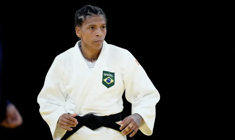 2024.07.29 - Jogos Olímpicos Paris 2024 -  Judô feminino - Rafaela Silva (kimono branco) enfrenta Maysa Pardayeva, atleta de Turcomenistão. - Foto: Alexandre Loureiro/COB