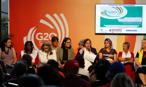 Rio de Janeiro(RJ), 14/11/24 - A ministra das Mulheres, Cida Golçalves, participa da atividade autogestionada “Superação das Desigualdades entre mulheres e homens no Mercado de Trabalho: a relevância da Lei de Igualdade Salarial