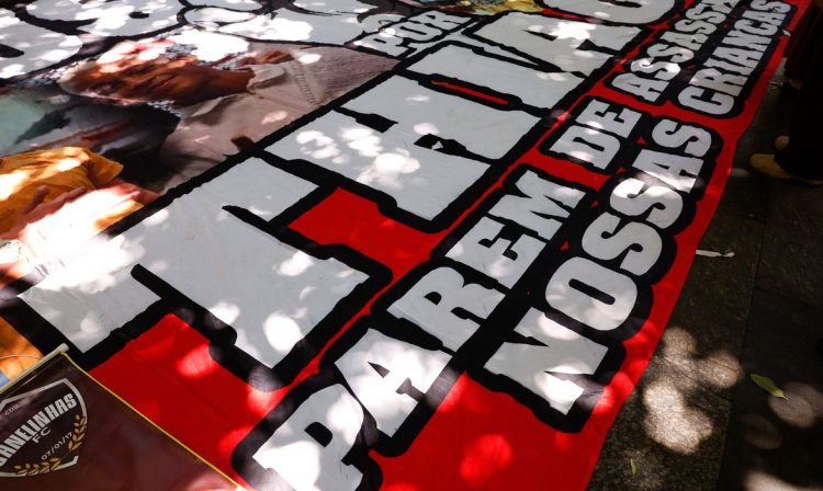 Rio de Janeiro (RJ), 27/01/2026 - Ato,  em frente ao Tribunal de Justiça, por justiça pelo assassinato de Thiago Menezes Flausino, morto aos 13 anos durante uma ação da Polícia Militar na Cidade de Deus, Zona Oeste do Rio.  Foto: Tânia Rêgo/Agência Brasil
