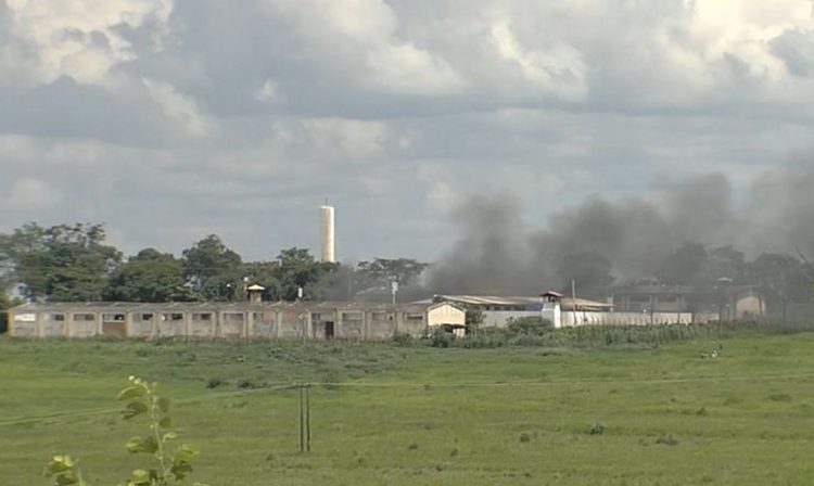 Rebelião em presídio de Aparecida de Goiânia