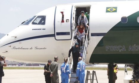 São Paulo SP 15/11/2023 Avião da FAB , Embraer VC-2, chega a São Paulo com 26 brasileiros resgatados da Faixa de Gaza.   Foto Paulo Pinto/Agencia Brasil