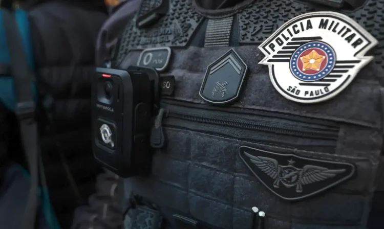 São Paulo (SP), 22/12/2025 - Retrospectiva 2025 - Foto feita em 10/07/2025 - Câmera de segurança em uniforme de agente da Polícia Militar de São Paulo - PMSP, durante protesto à atuação do Congresso Nacional na justiça tributária com a taxação dos super ricos, fim da escala 6×1 e a isenção de Imposto de Renda para quem ganha até R$ 5 mil, realizado em frente ao MASP. Foto: Paulo Pinto/Agência Brasil
