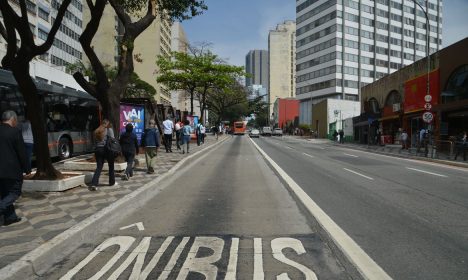 Faixa de ônibus na rua da Consolação, região central de São Paulo.