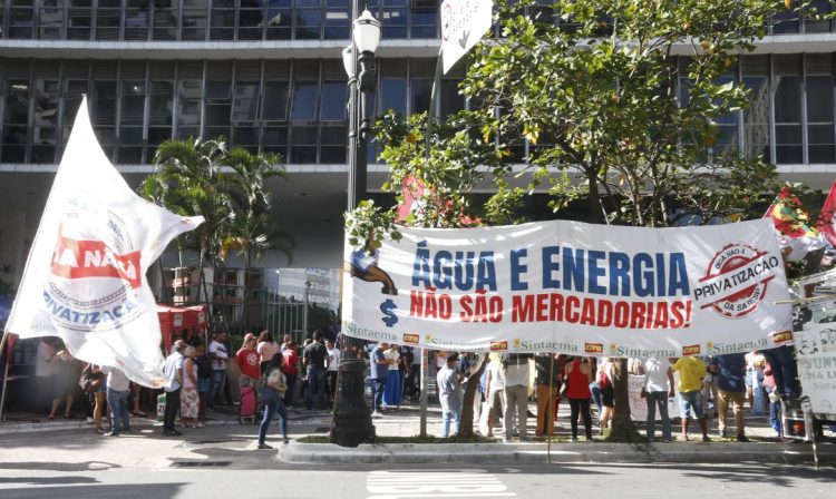 São Paulo (SP) 02/05/2024 - Manifestação contra a privatização da SABESP, na Câmara de Vereadores de São Paulo.Foto: Paulo Pinto/Agência Brasil