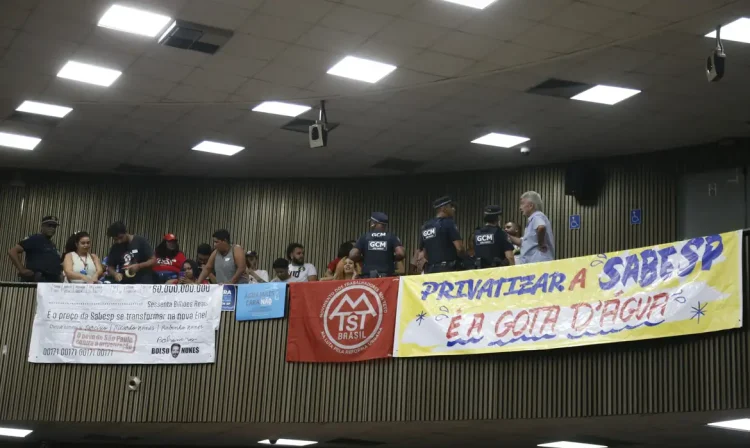 São Paulo (SP) 02/05/2024 - Manifestação contra a privatização da SABESP, na Câmara de Vereadores de São Paulo.

Foto: Paulo Pinto/Agência Brasil